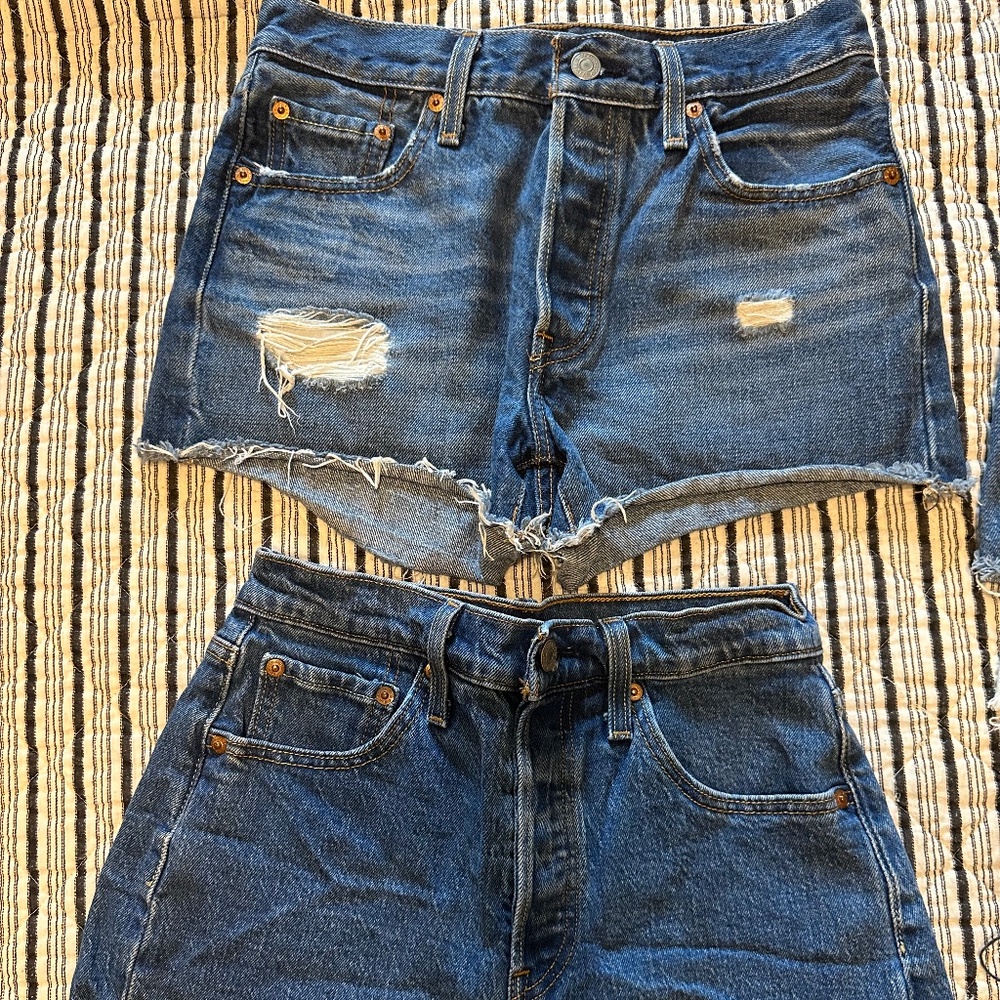 2- Levi 501 shorts SZ 25
